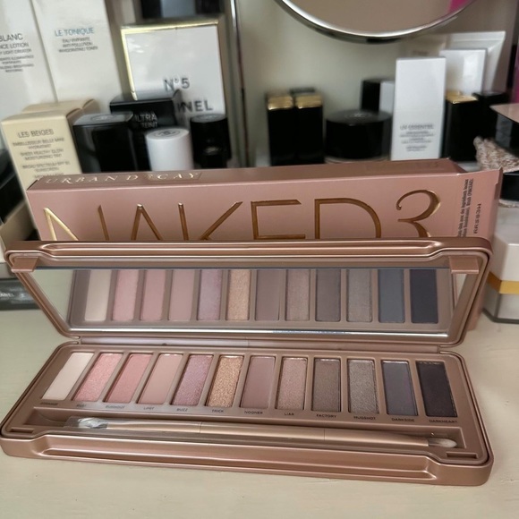 Urban Decay Naked 3 Eyeshadow Palette - Picture 2 of 2